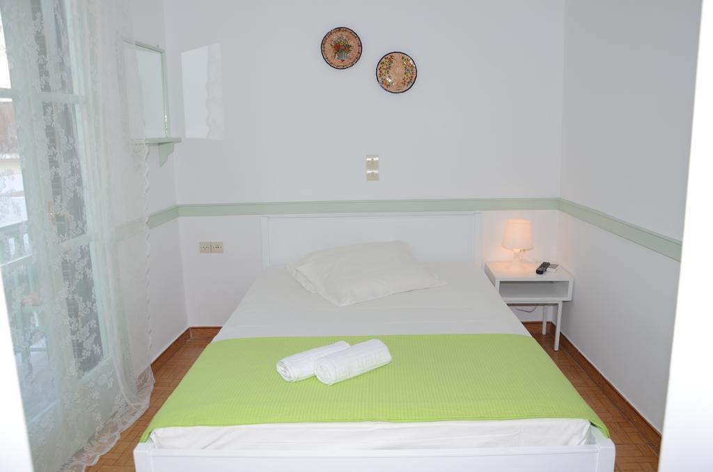 Aegli Rooms Tínos Pokoj fotografie