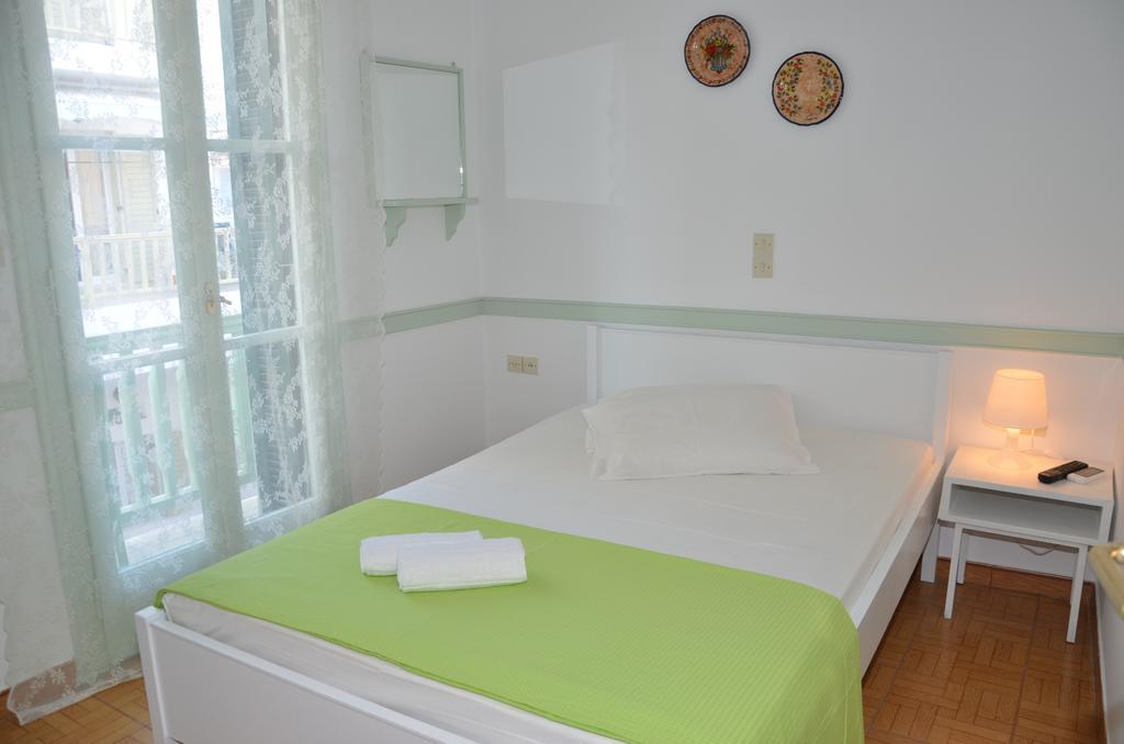 Aegli Rooms Tínos Pokoj fotografie